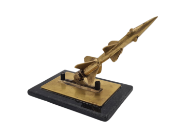 Kolekcjonerski model rakiety z brązu, lata 60/70