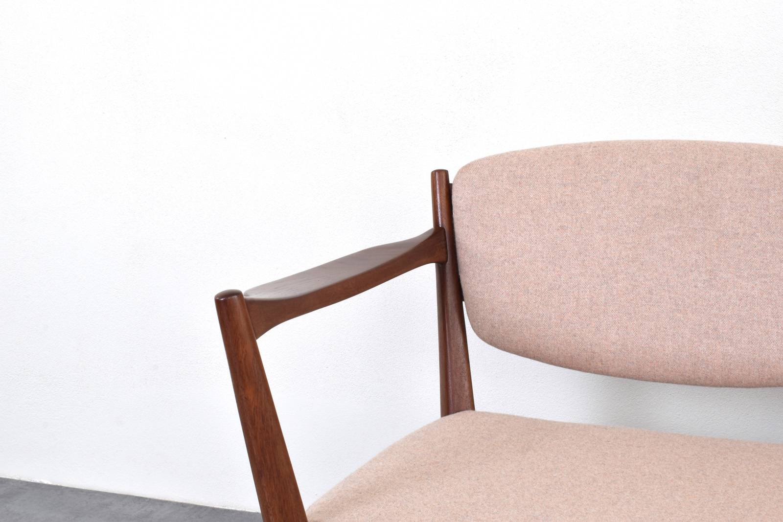 Sofa model „Kaminstolen” proj. Frederik Kayser i Adolf Relling, prod. Arnestad Bruk, Norwegia, lata 50