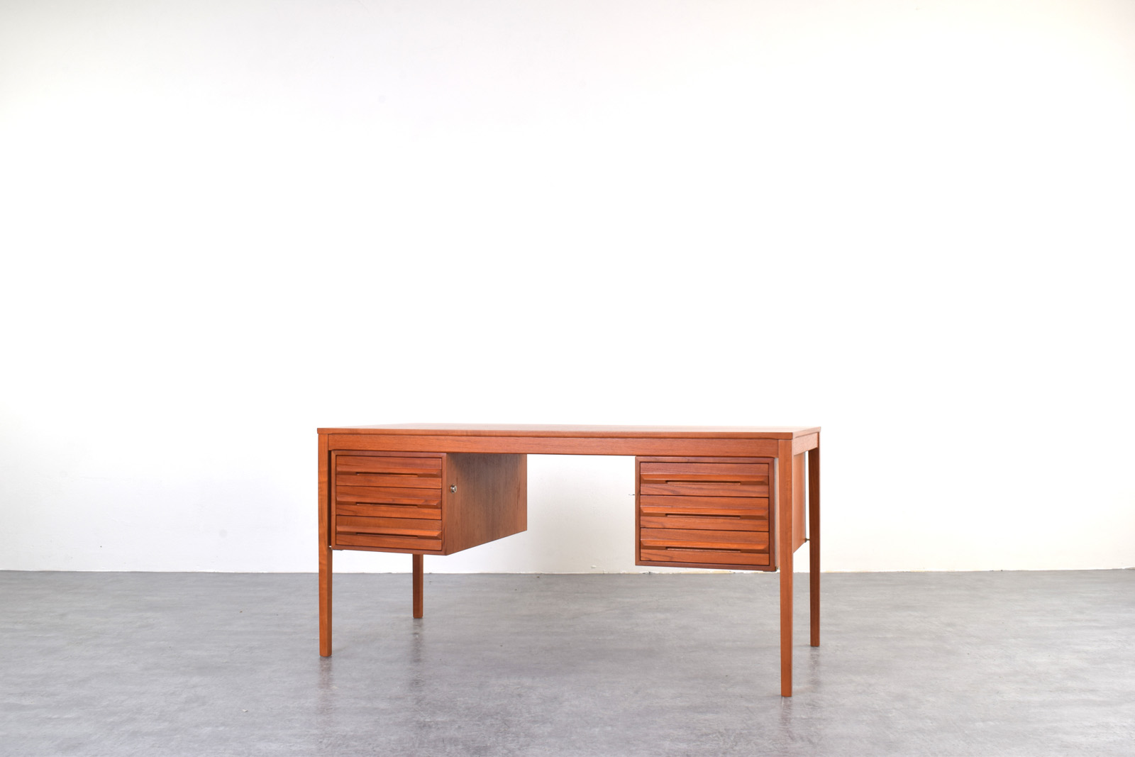 Vintage desk designed by Torbjørn Afdal, manufactured by Bruksbo, Norway, 1960s