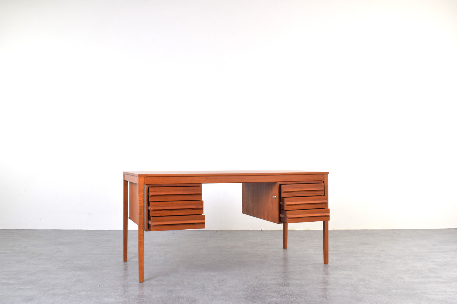 Vintage desk designed by Torbjørn Afdal, manufactured by Bruksbo, Norway, 1960s