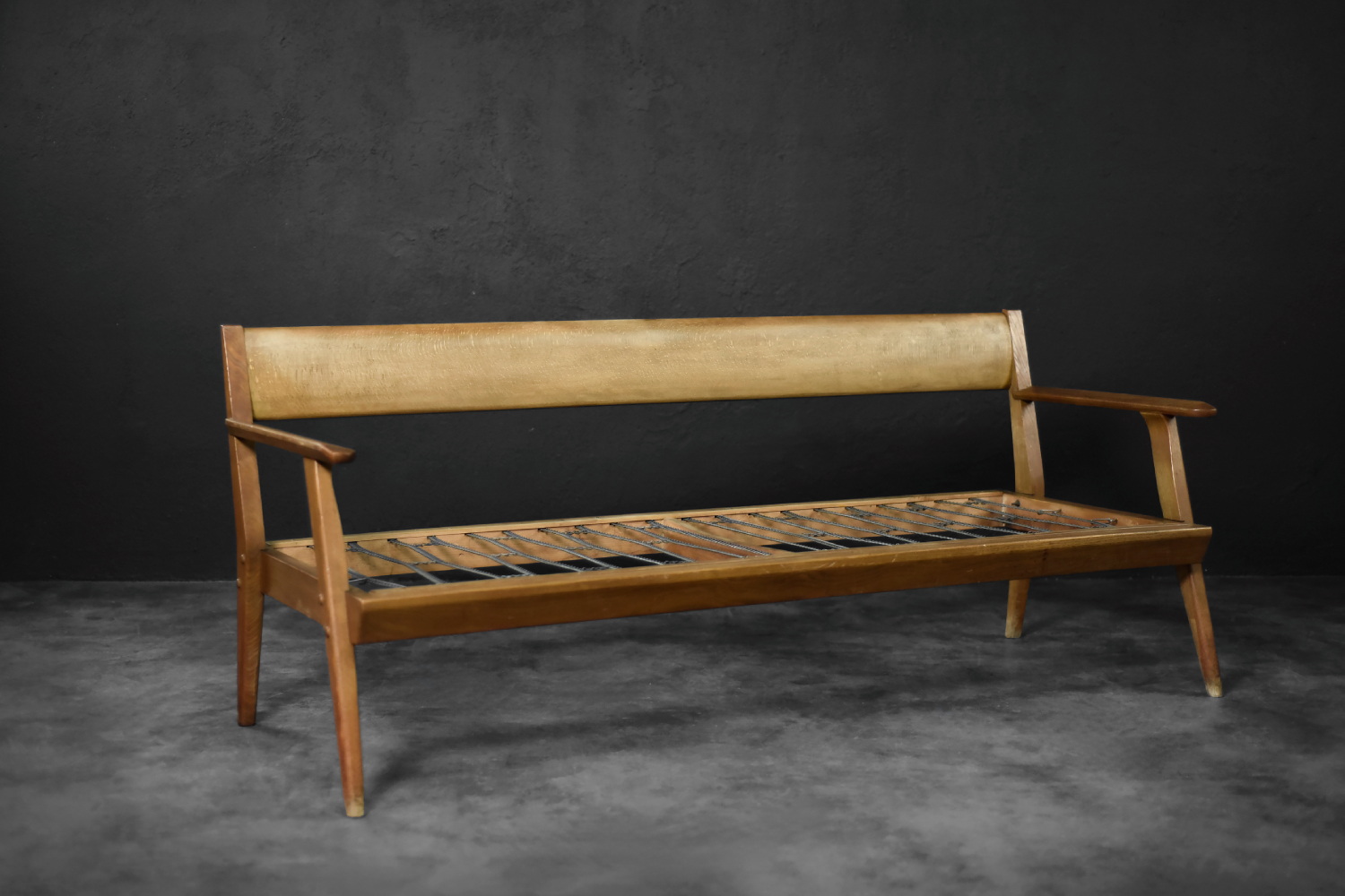 Modernistyczna sofa dębowa z czarną, skórzaną tapicerką, Niemcy, lata 60