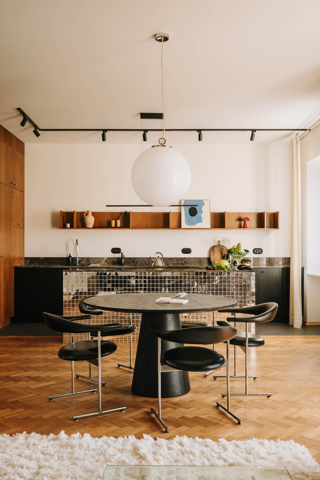 Selected by: Studio Monocoo