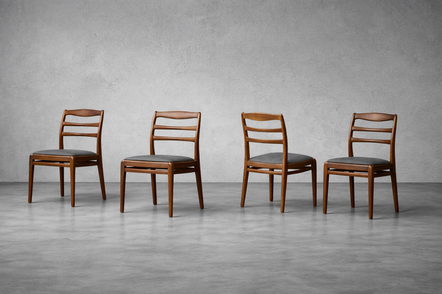 Komplet 4 eleganckich krzeseł tekowych, Dania, lata 60