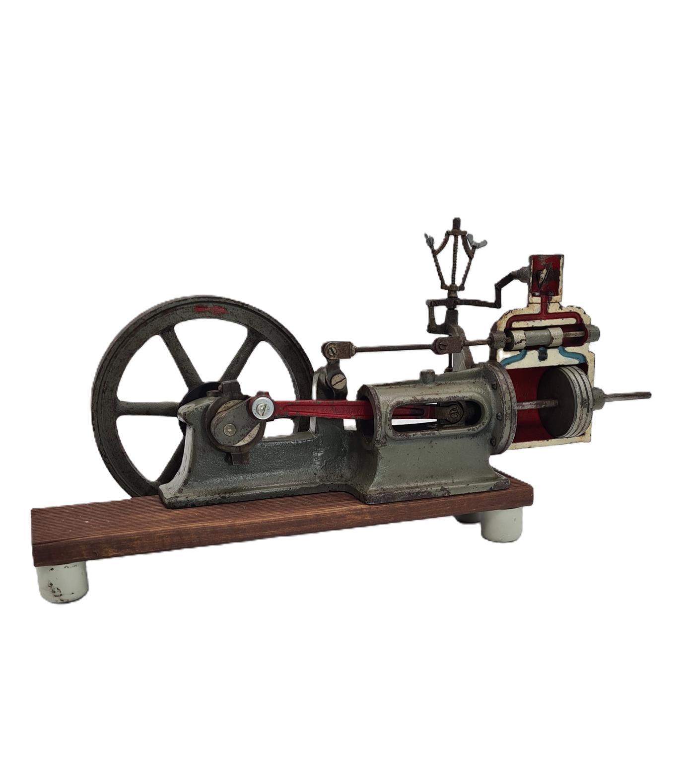 Model maszyny parowej do celów edukacyjnych z XX wieku, lata 50