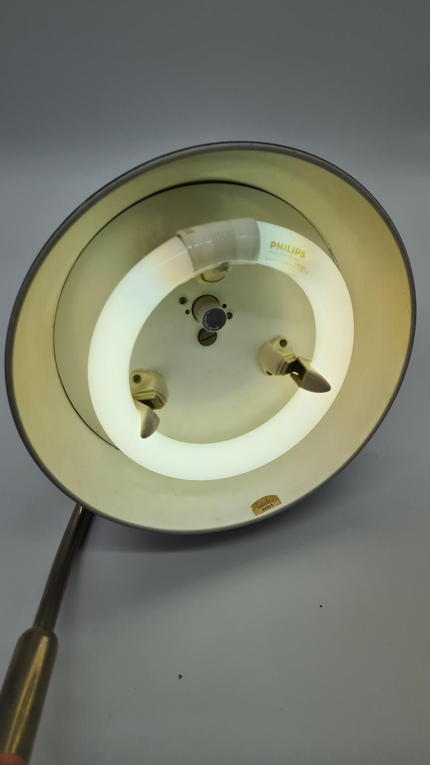 Lampa biurkowa, proj. H. Busqueta dla Hala Zeist, Holandia, lata 40