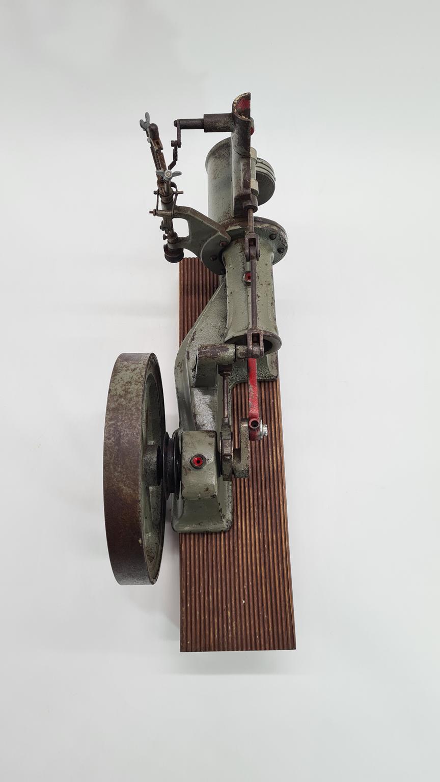 Model maszyny parowej do celów edukacyjnych z XX wieku, lata 50