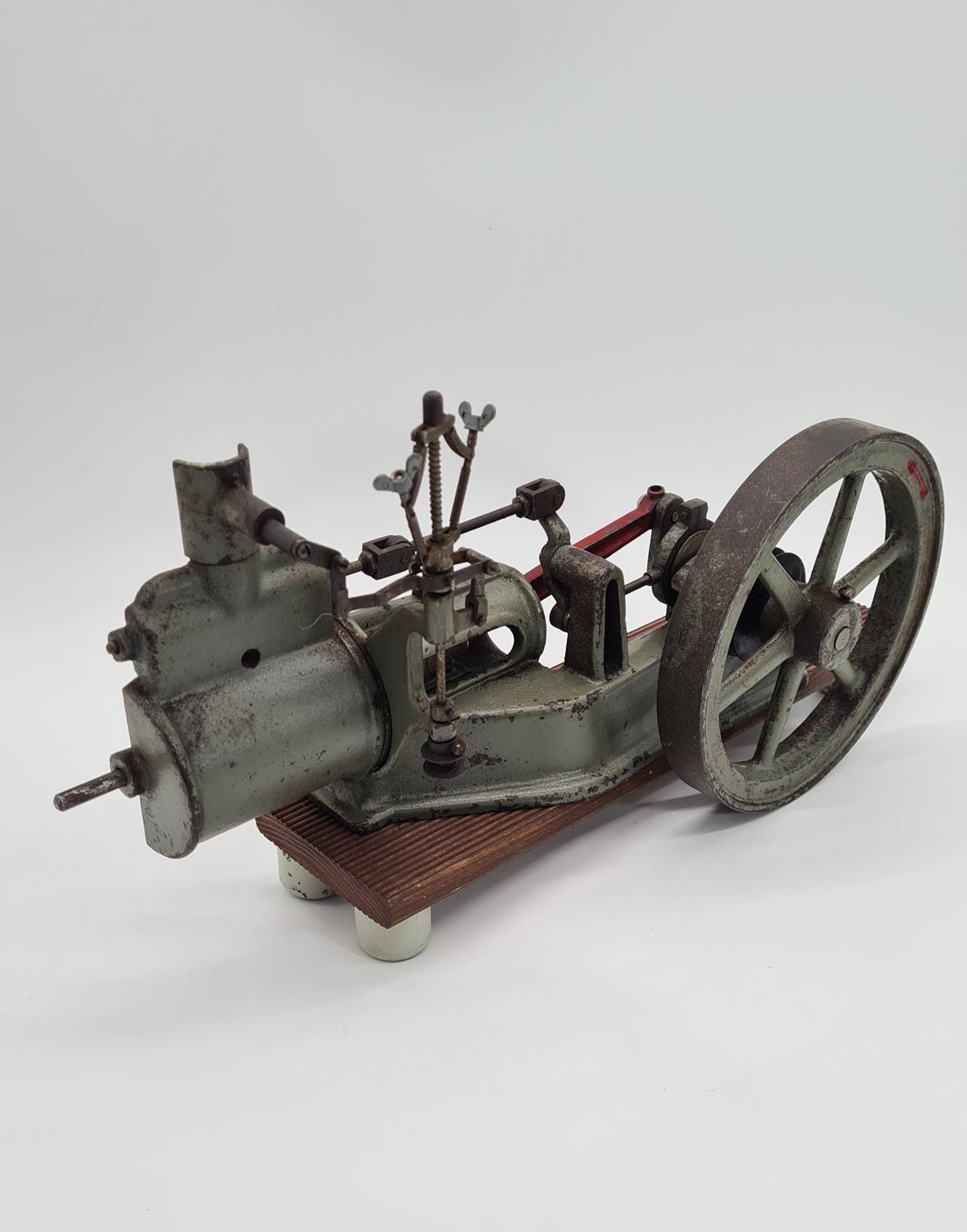 Model maszyny parowej do celów edukacyjnych z XX wieku, lata 50