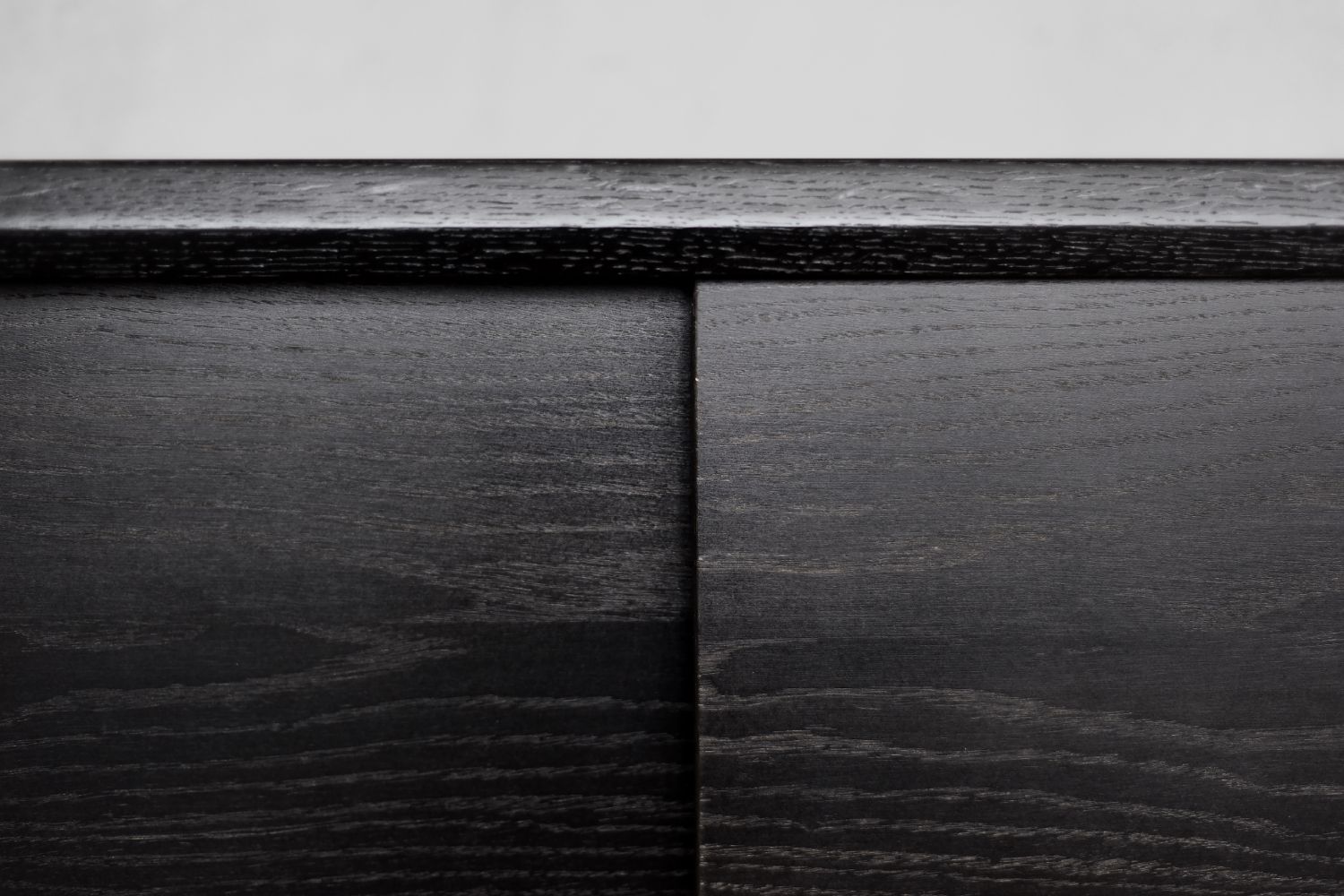 Dębowy sideboard z drewnianymi uchwytami, Skandynawia, lata 60