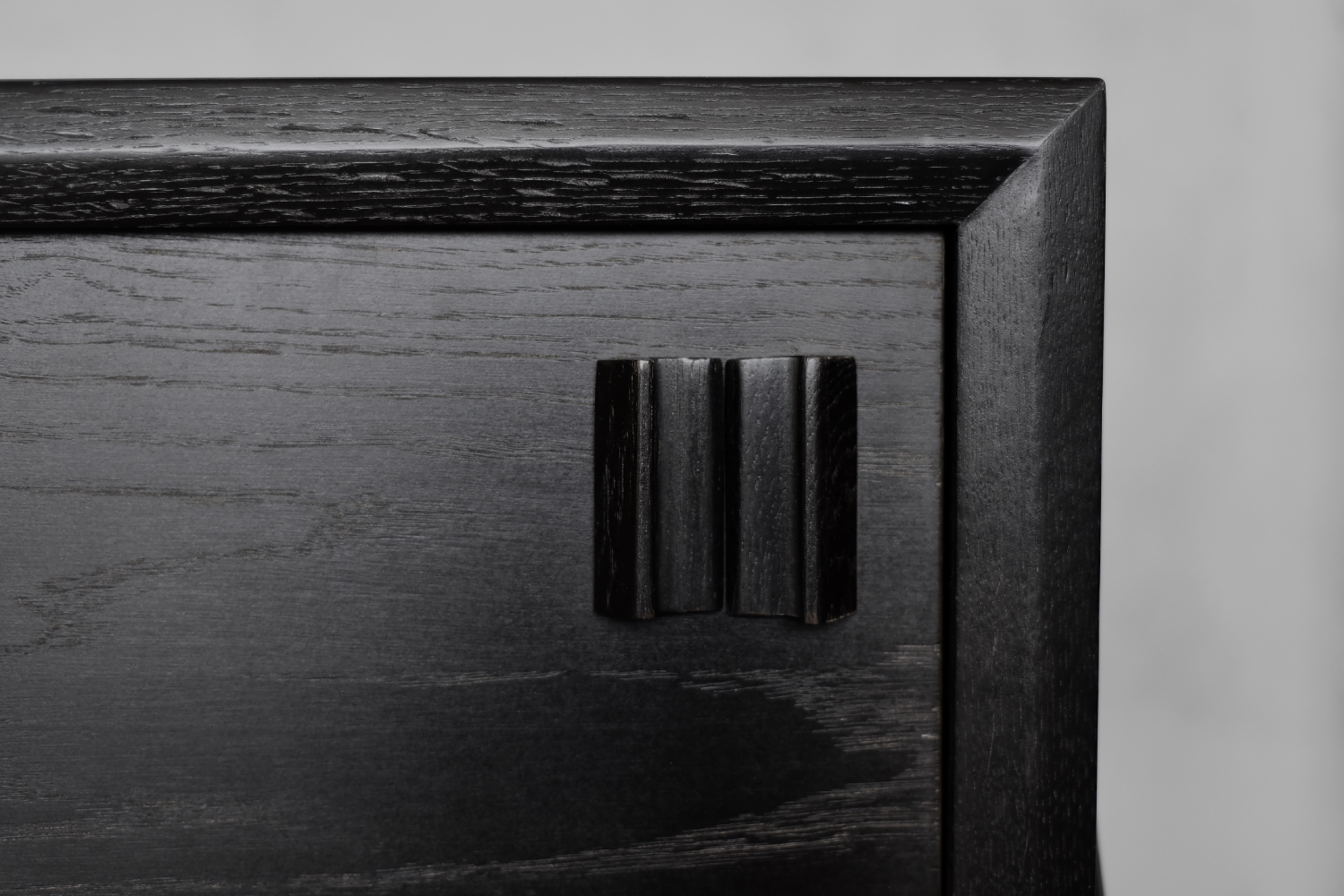 Dębowy sideboard z drewnianymi uchwytami, Skandynawia, lata 60