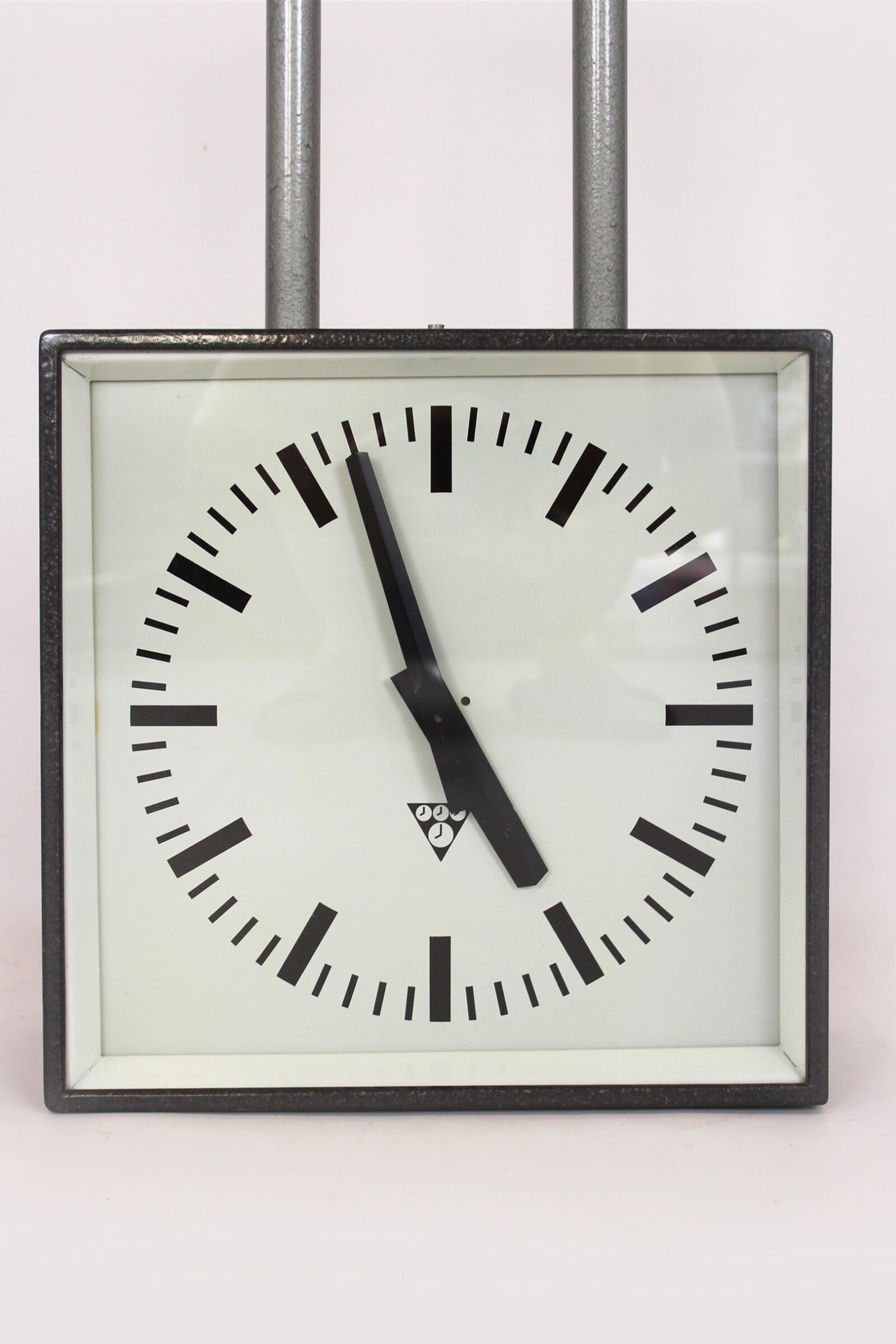 Dwustronny zegar kolejowy/fabryczny, Pragotron, Czechosłowacja, lata 80