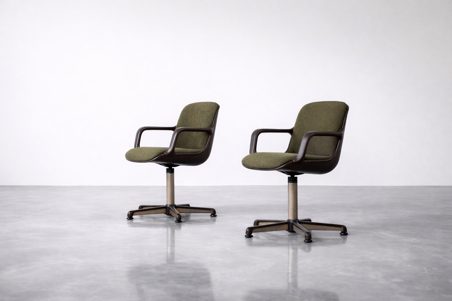 Pair of vintage office chairs, designed by Charles Pollock, Comforto, Germany, 1970s