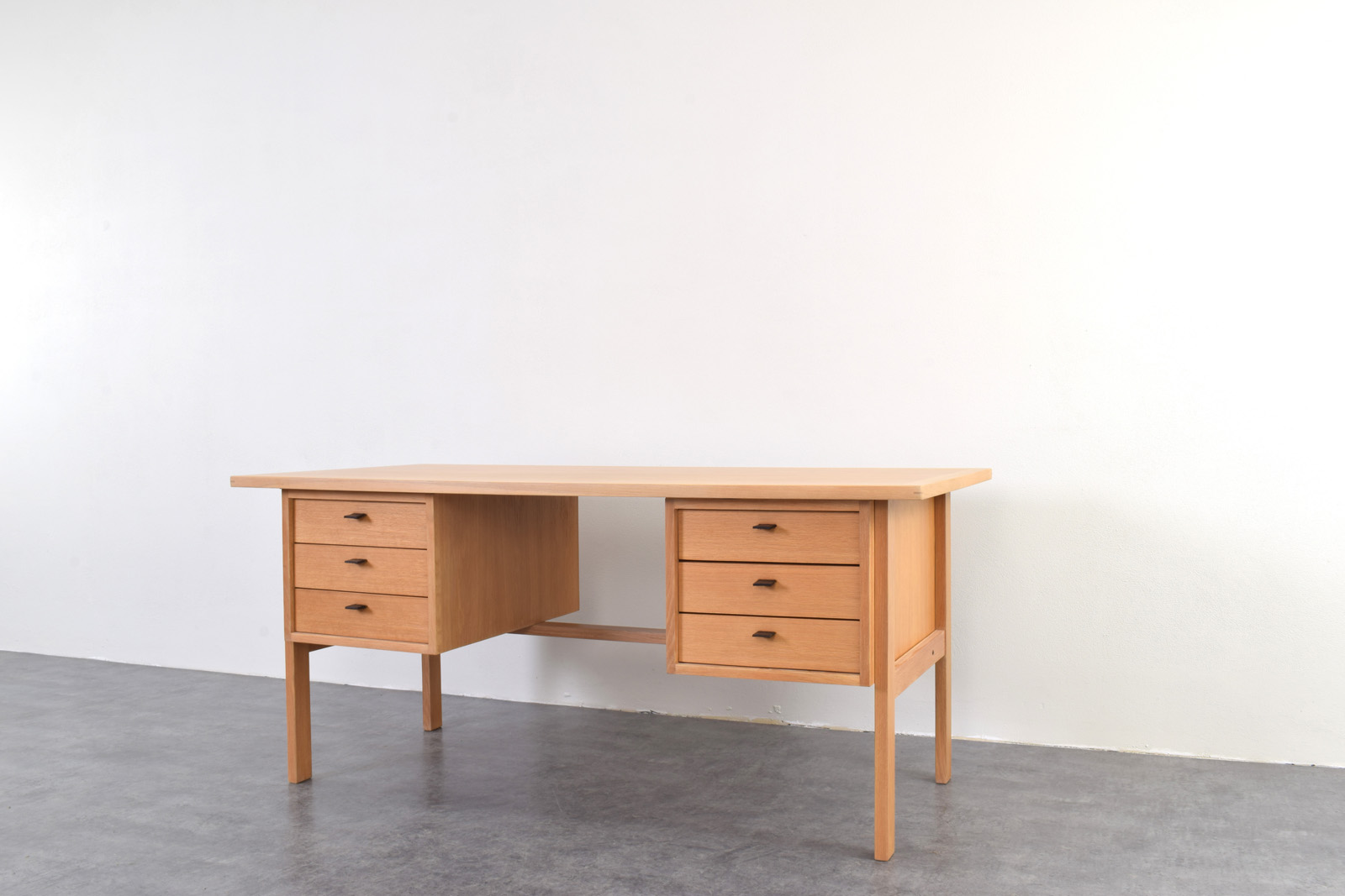 Skandynawskie biurko dębowe, proj. Svend Åge Madsen for Sigurd Hansen, Dania, lata 60
