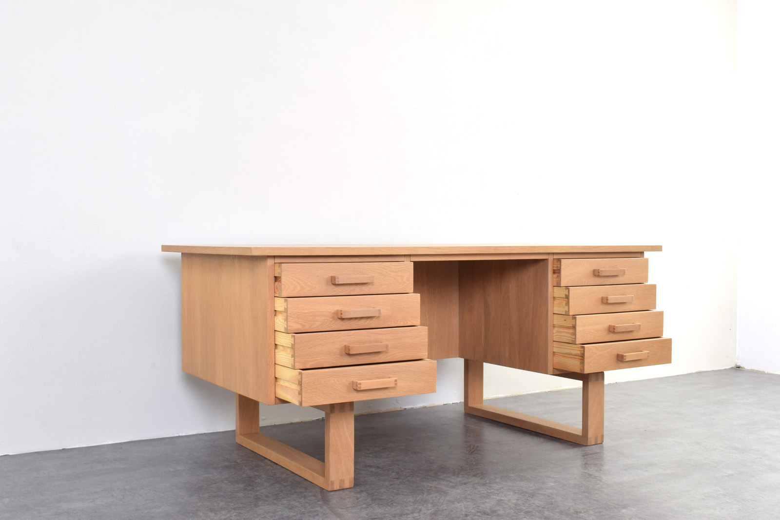 Vintage oak desk, designed by Henning Jensen & Torben Valeur for Dyrlund, Denmark, 1960s
