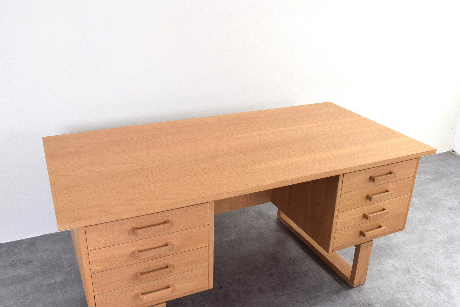 Vintage oak desk, designed by Henning Jensen & Torben Valeur for Dyrlund, Denmark, 1960s