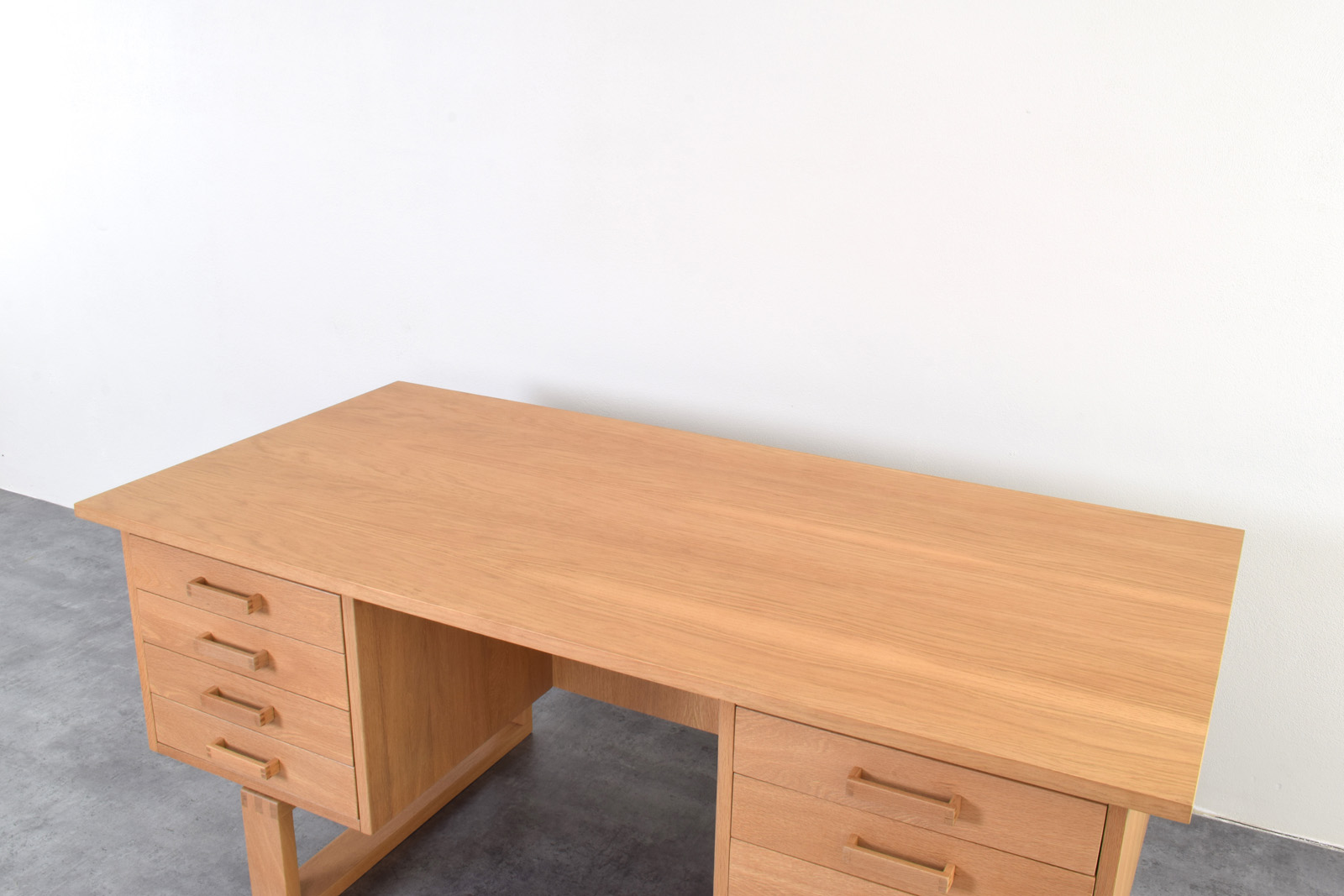 Vintage oak desk, designed by Henning Jensen & Torben Valeur for Dyrlund, Denmark, 1960s