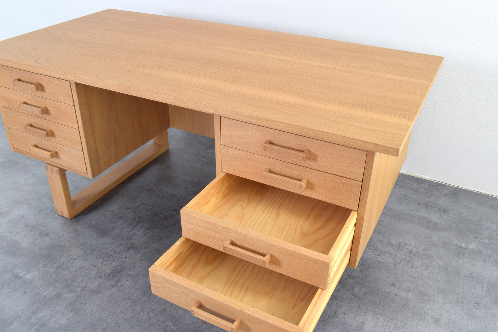 Vintage oak desk, designed by Henning Jensen & Torben Valeur for Dyrlund, Denmark, 1960s