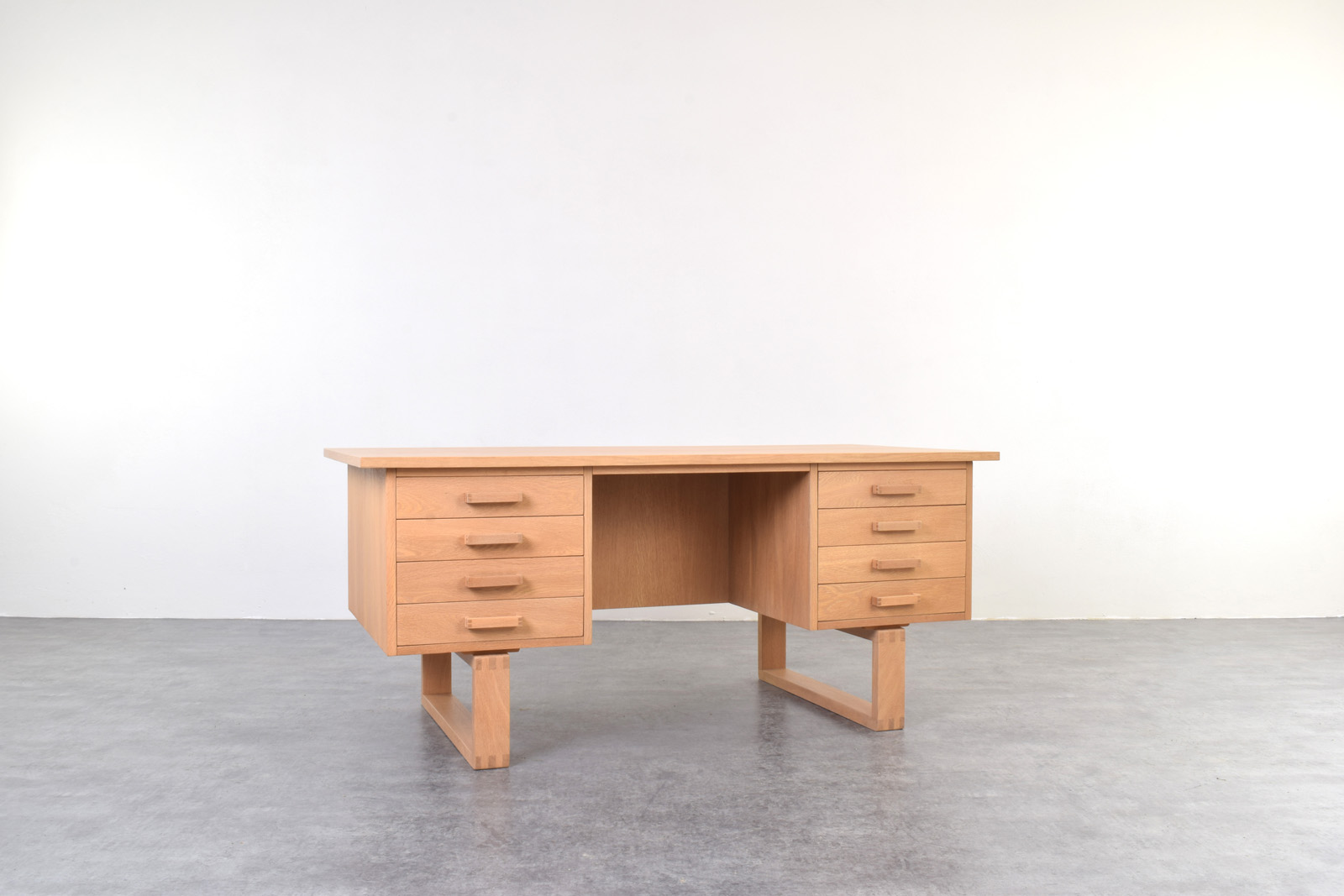 Vintage oak desk, designed by Henning Jensen & Torben Valeur for Dyrlund, Denmark, 1960s