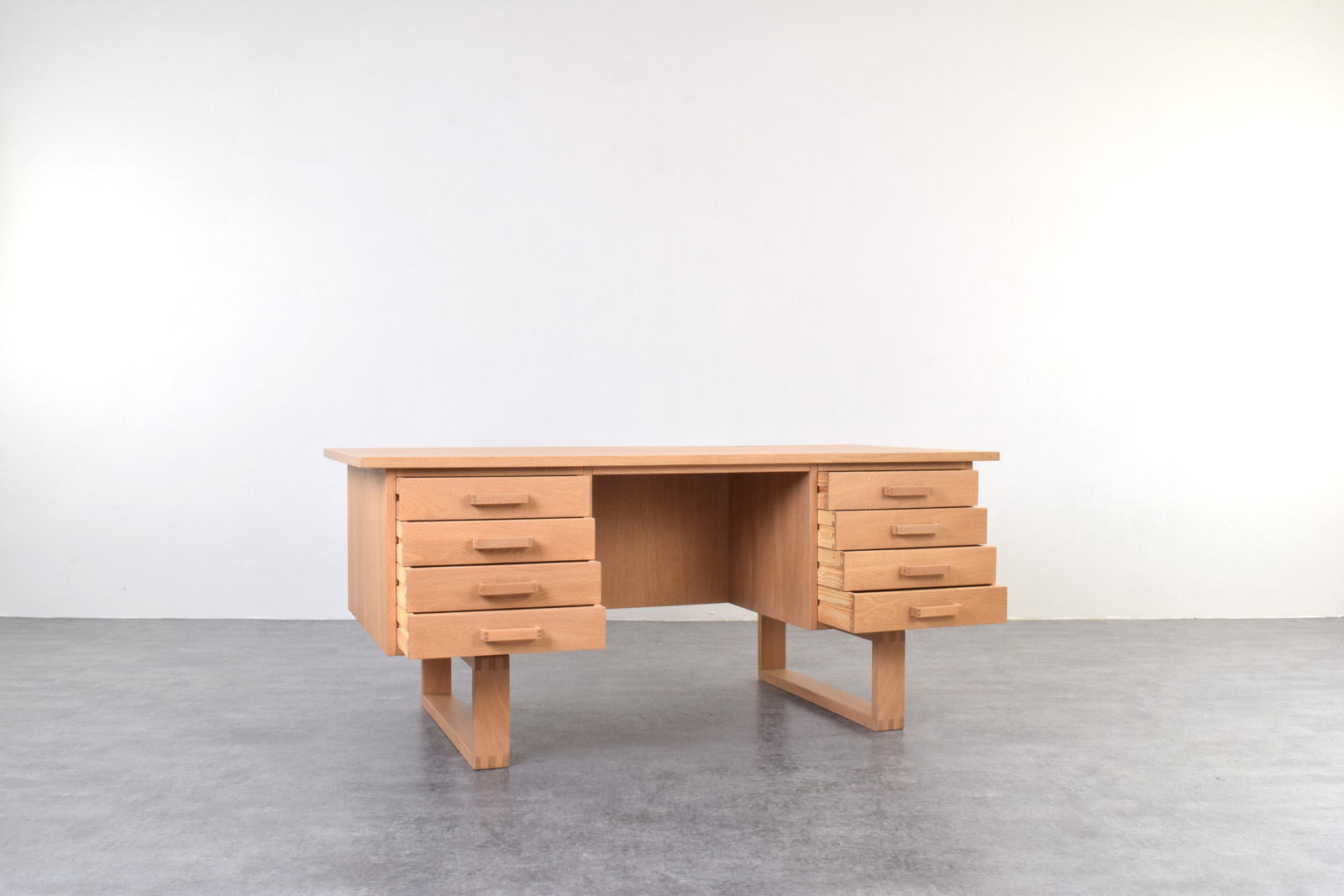 Vintage oak desk, designed by Henning Jensen & Torben Valeur for Dyrlund, Denmark, 1960s