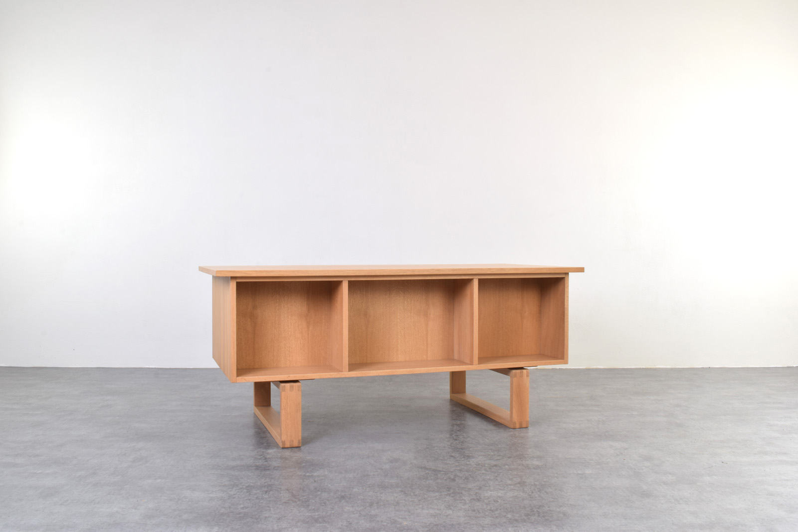 Vintage oak desk, designed by Henning Jensen & Torben Valeur for Dyrlund, Denmark, 1960s