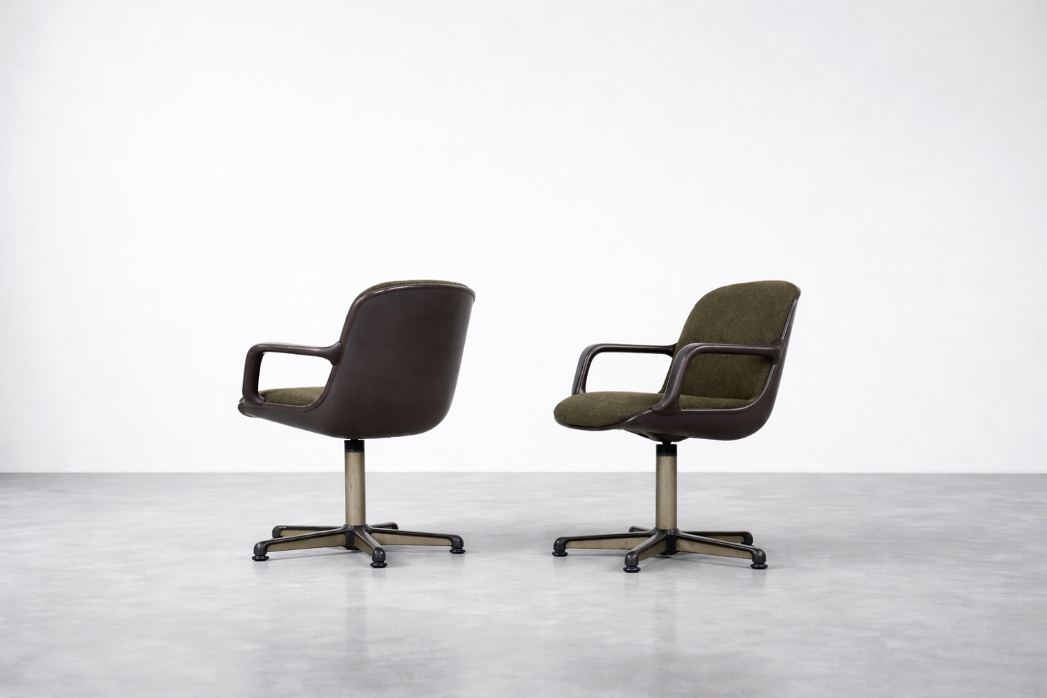 Pair of vintage office chairs, designed by Charles Pollock, Comforto, Germany, 1970s