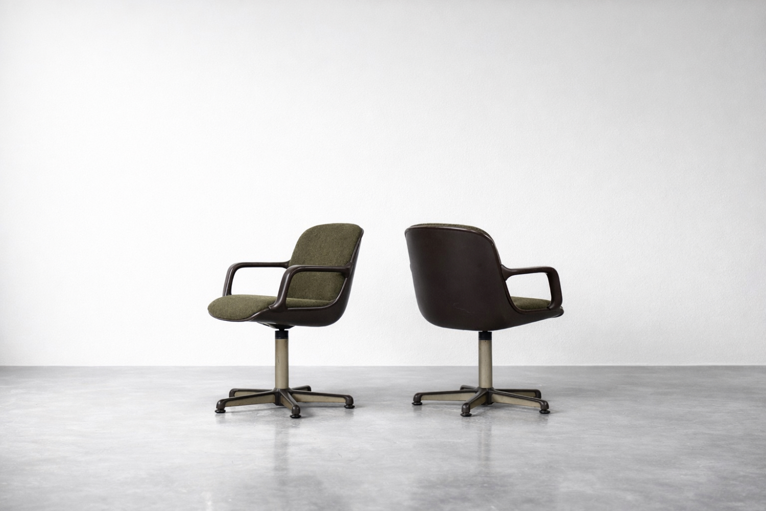 Pair of vintage office chairs, designed by Charles Pollock, Comforto, Germany, 1970s