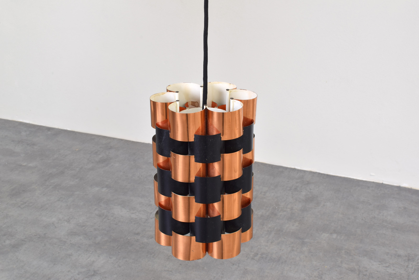 Miedziana lampa sufitowa proj. Werner Schou, prod. Coronell Elektro, Dania, lata 60