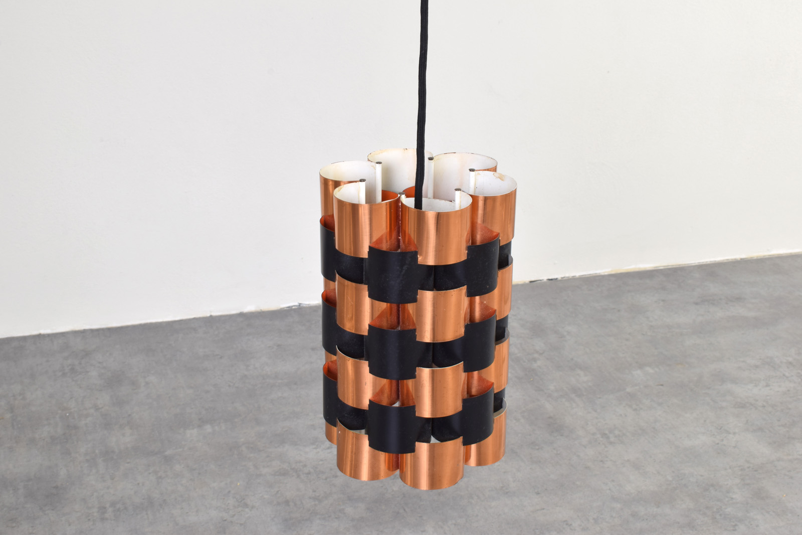 Miedziana lampa sufitowa proj. Werner Schou, prod. Coronell Elektro, Dania, lata 60
