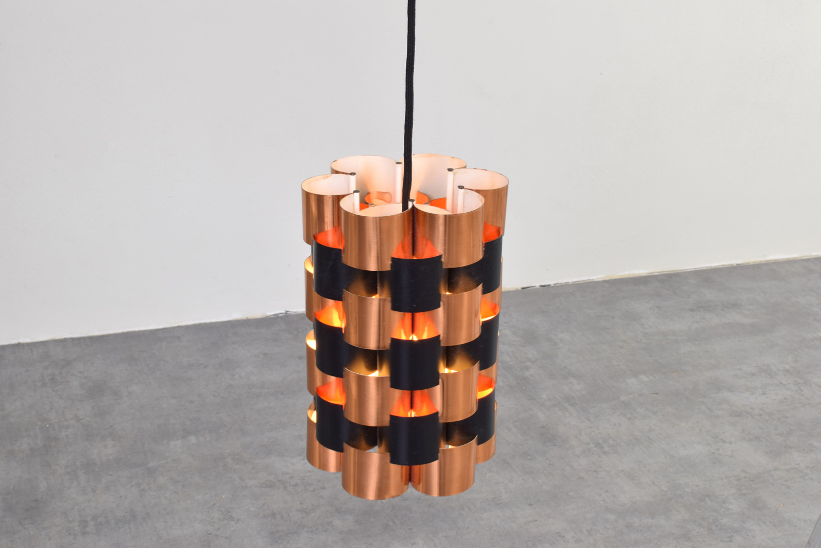 Miedziana lampa sufitowa proj. Werner Schou, prod. Coronell Elektro, Dania, lata 60