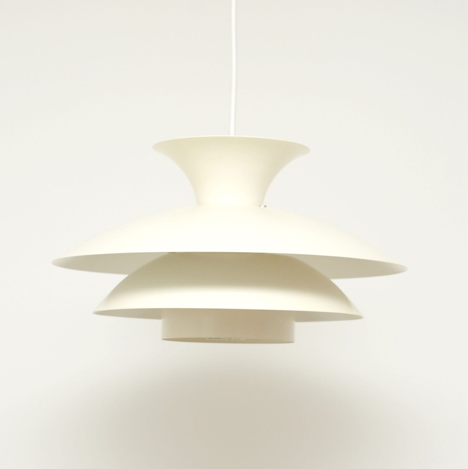 Biała skandynawska lampa, Dania, lata 70