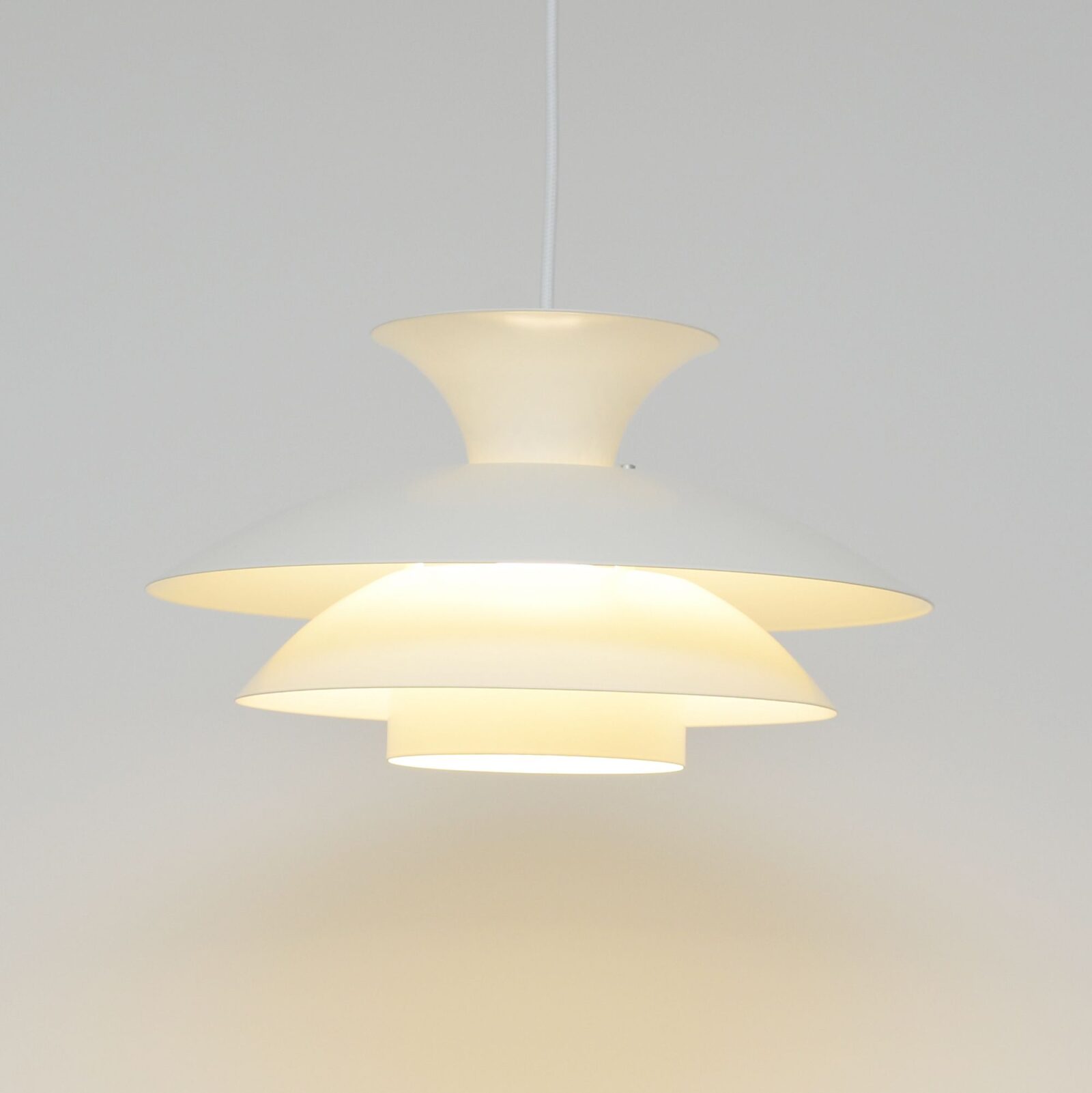 Biała skandynawska lampa, Dania, lata 70