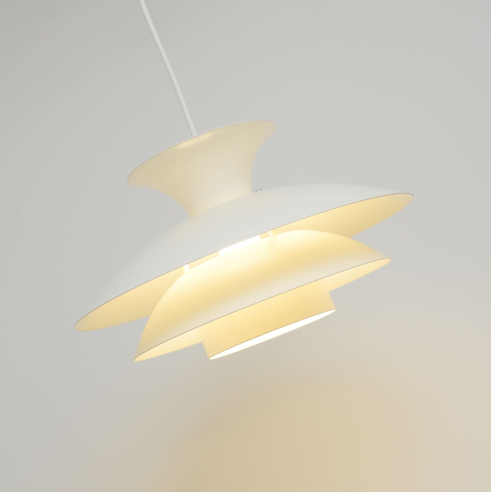 Biała skandynawska lampa, Dania, lata 70