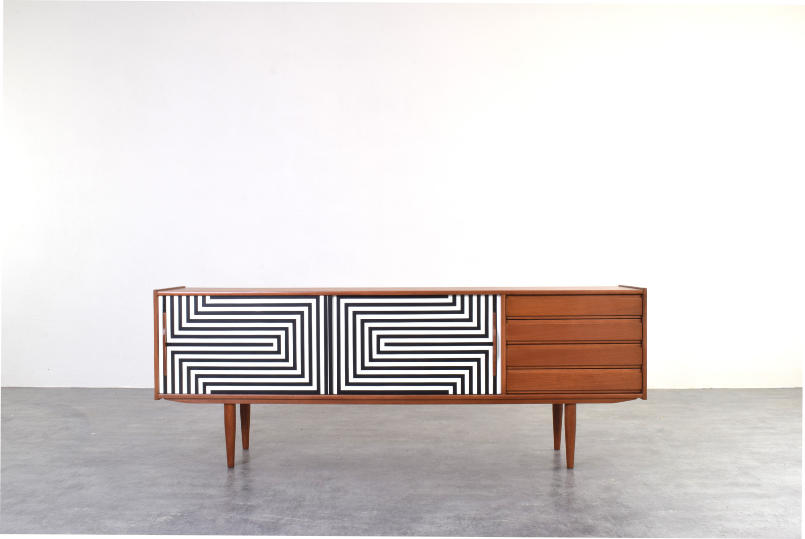 Skandynawska komoda vintage z malaturą op-art, Dania, lata 60