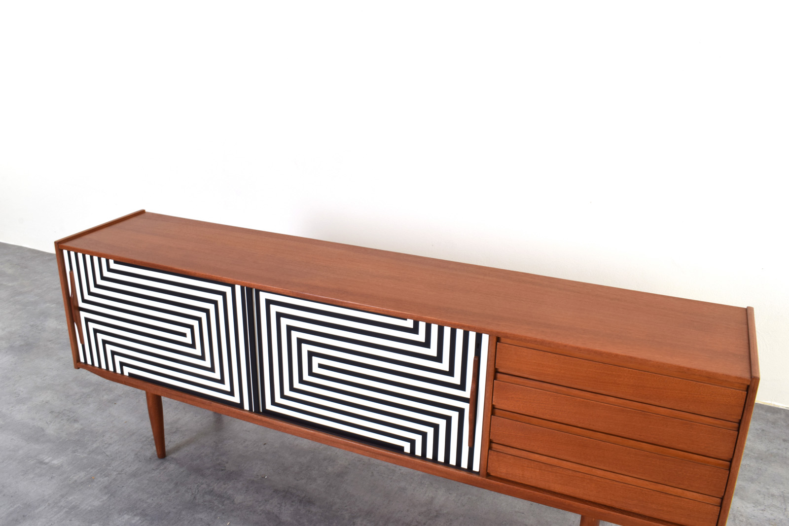 Skandynawska komoda vintage z malaturą op-art, Dania, lata 60