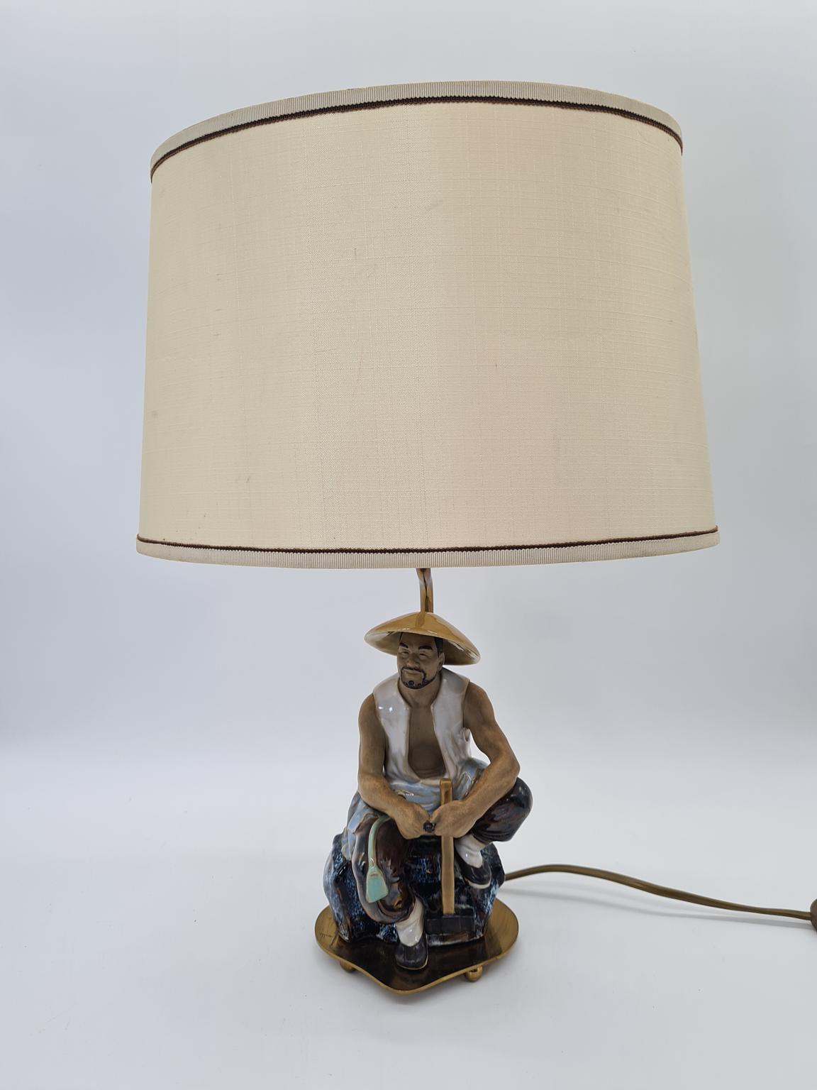 Lampa ceramiczna z figurką rybaka, lata 60/70