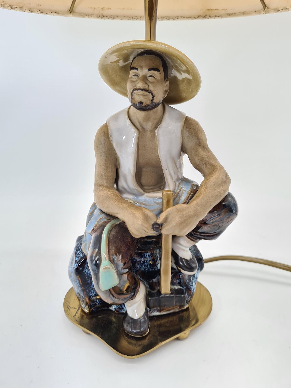 Lampa ceramiczna z figurką rybaka, lata 60/70