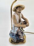 Lampa ceramiczna z figurką rybaka, lata 60/70