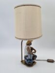 Lampa ceramiczna z figurką rybaka, lata 60/70