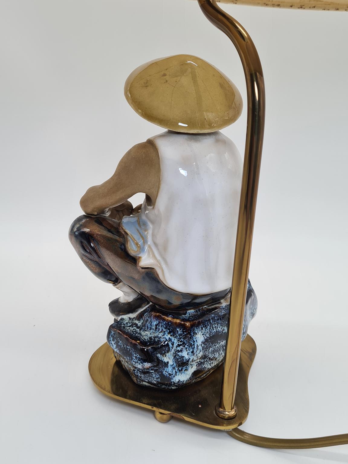 Lampa ceramiczna z figurką rybaka, lata 60/70