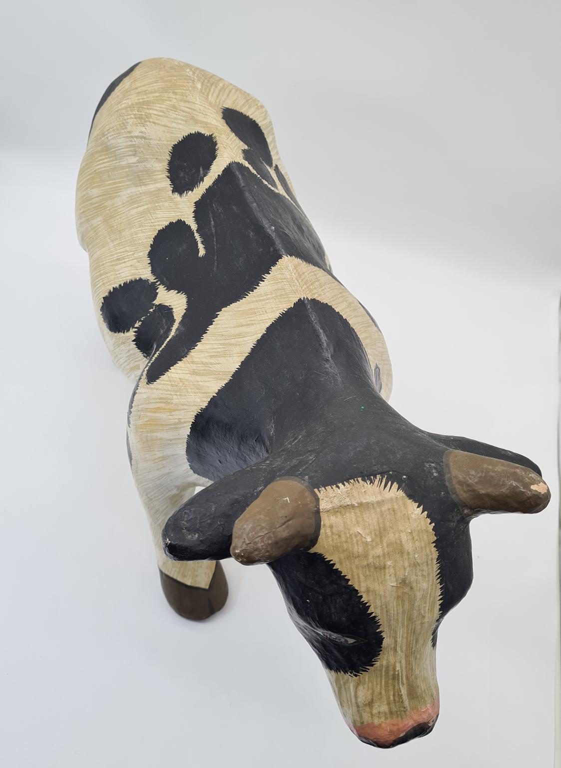 Duża figurka krowy z papier-mâché, lata 70