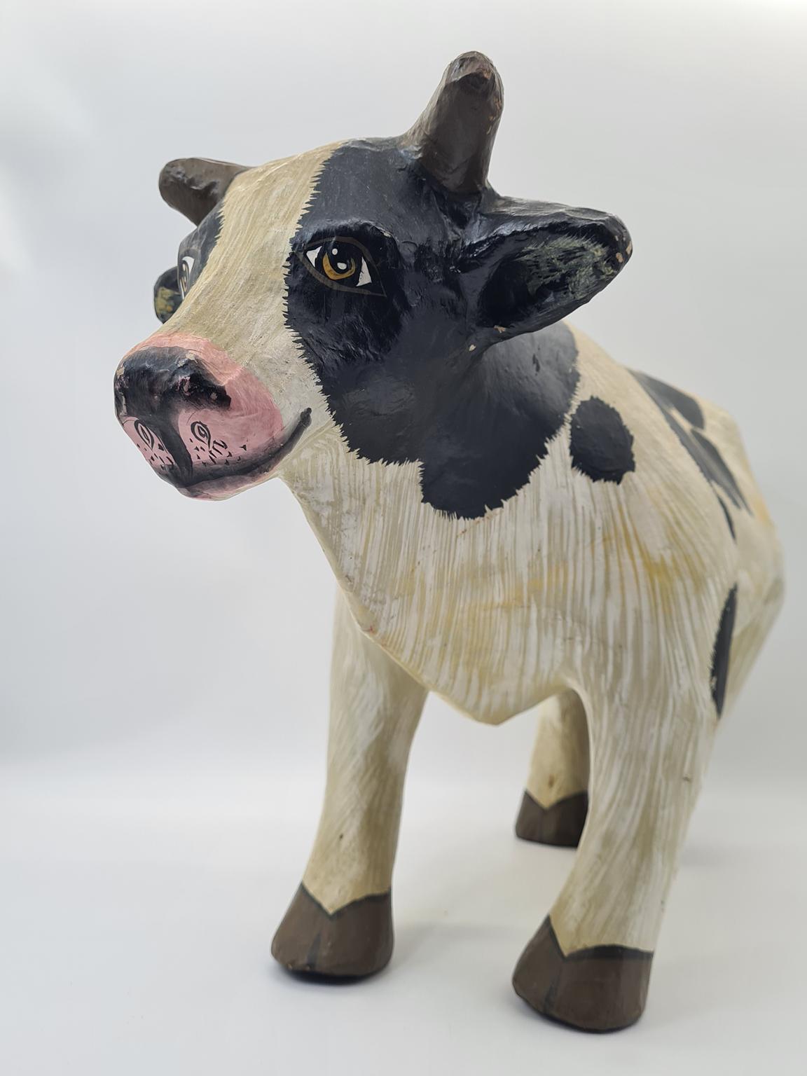 Duża figurka krowy z papier-mâché, lata 70