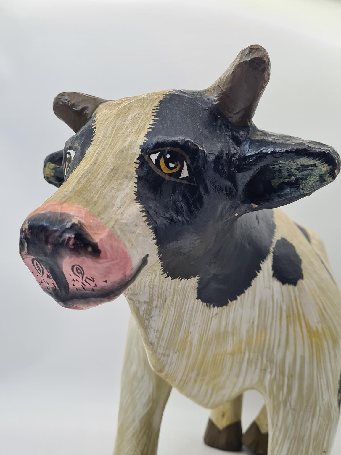 Duża figurka krowy z papier-mâché, lata 70