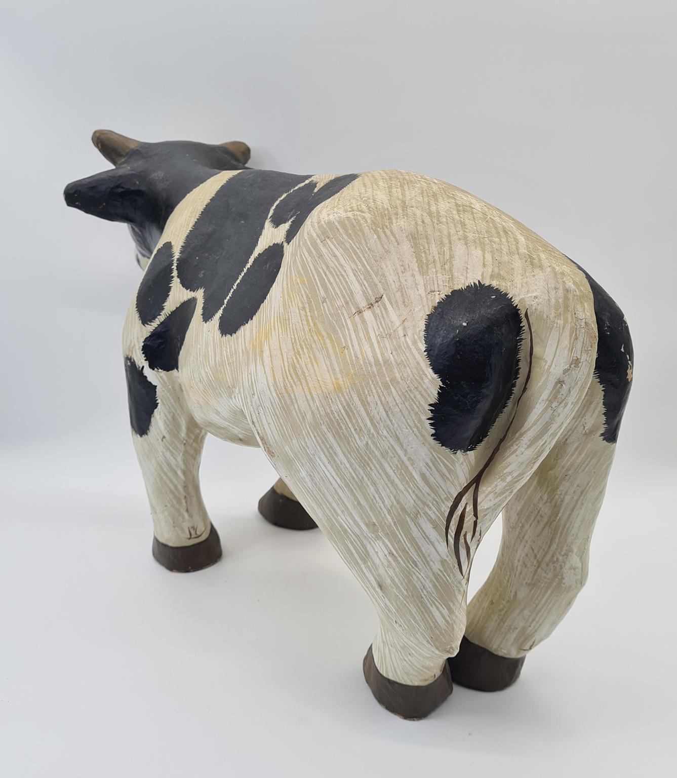 Duża figurka krowy z papier-mâché, lata 70