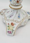 Porcelanowy stolik z ręcznie malowaną dekoracją kwiatową, Niemcy