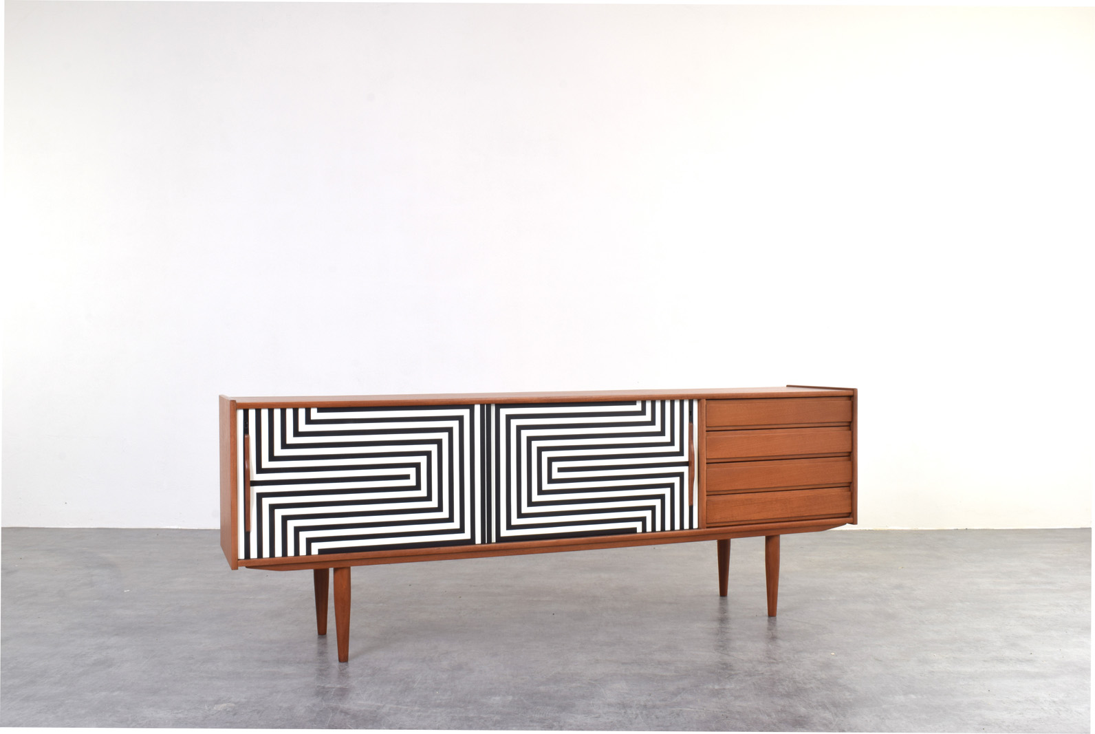 Skandynawska komoda vintage z malaturą op-art, Dania, lata 60