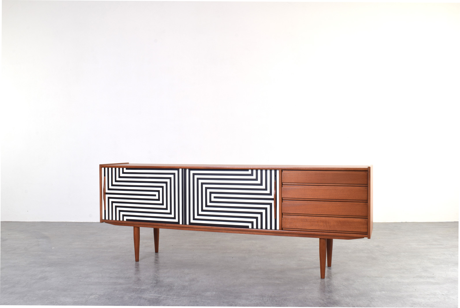 Skandynawska komoda vintage z malaturą op-art, Dania, lata 60