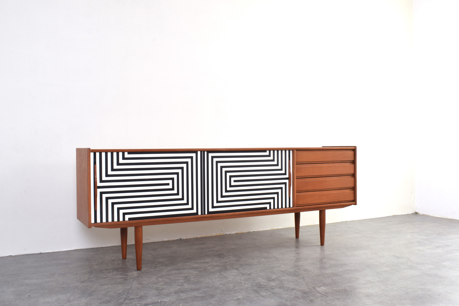 Skandynawska komoda vintage z malaturą op-art, Dania, lata 60