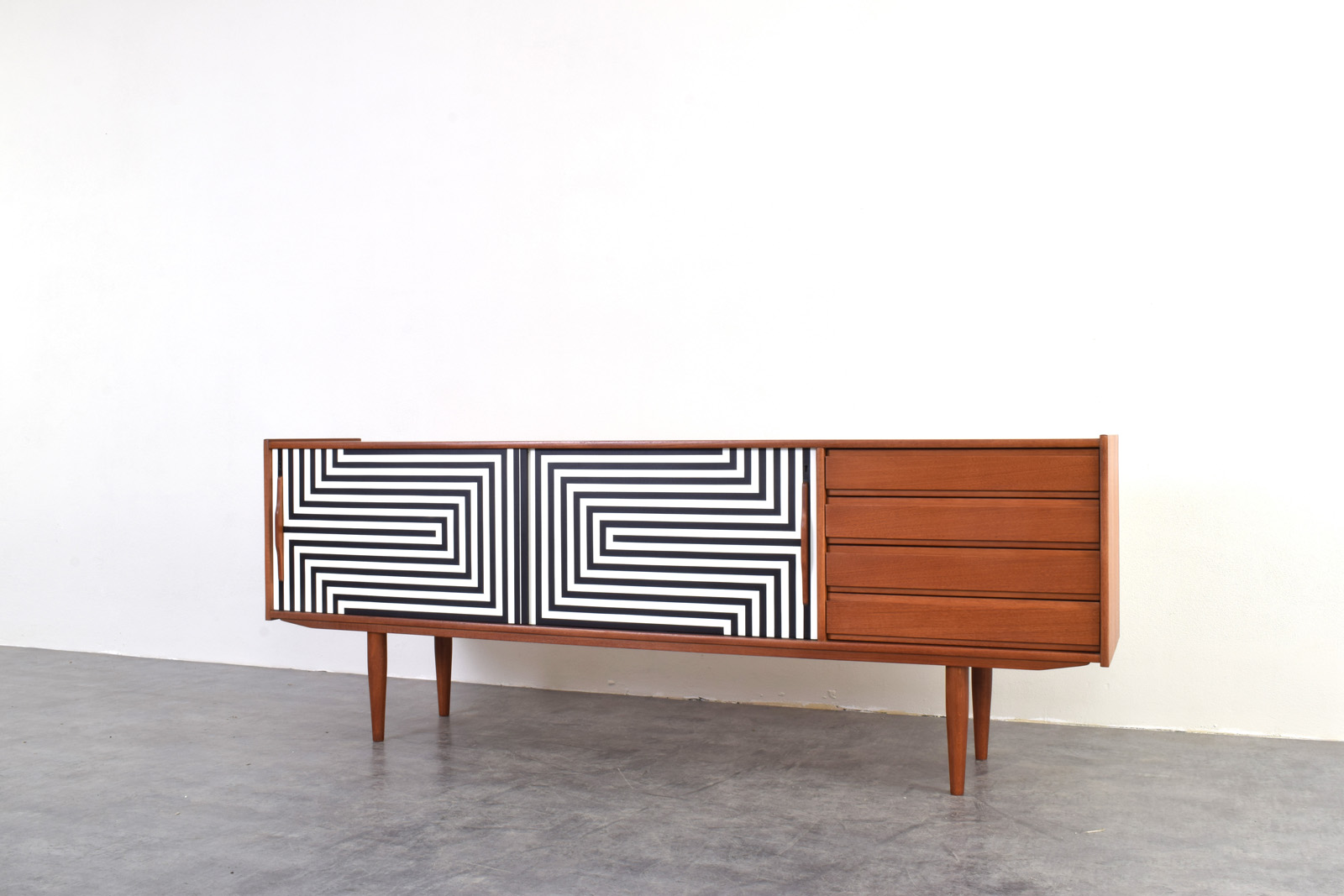 Skandynawska komoda vintage z malaturą op-art, Dania, lata 60