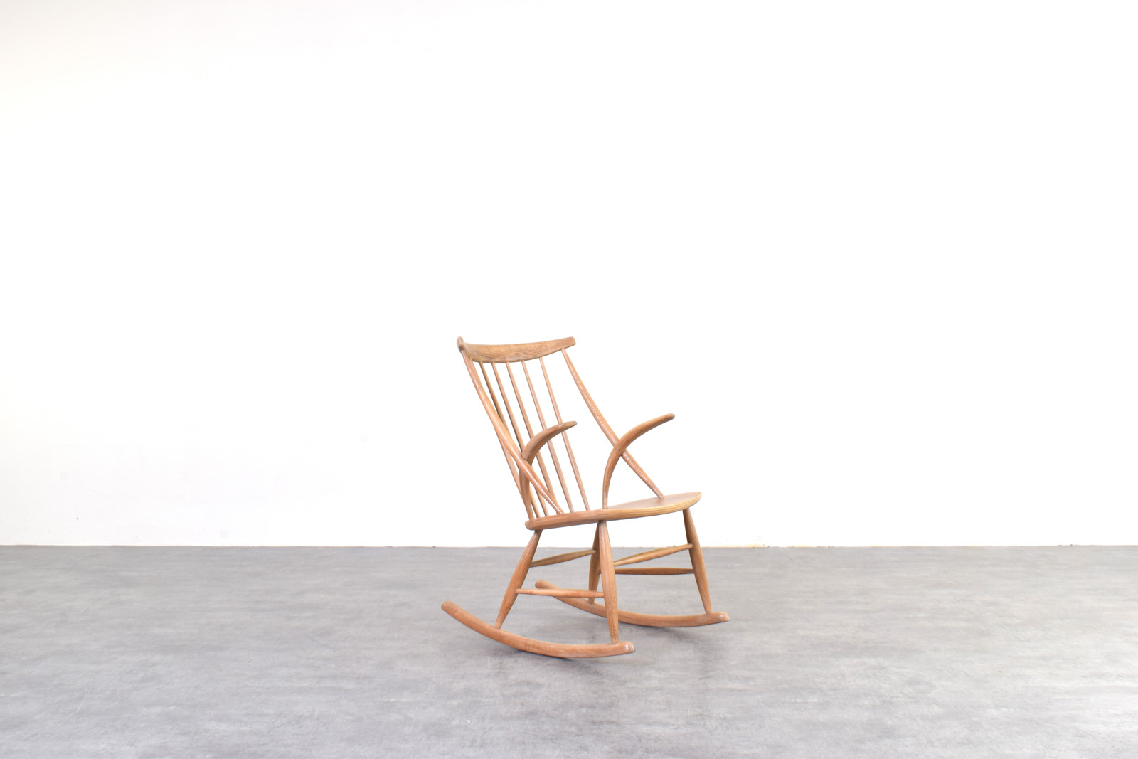Fotel bujany vintage, proj. Illum Wikkelsø prod. Niels Eilersen, Dania, lata 50