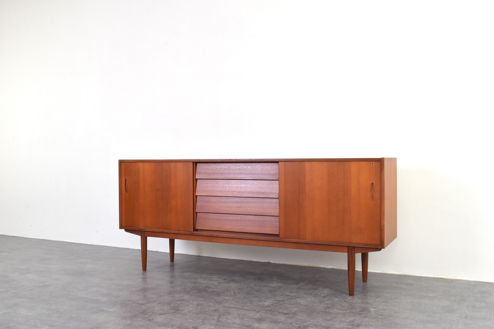 Skandynawski sideboard, proj. Nils Jonsson prod. P.S. Heggen, Norwegia, lata 60