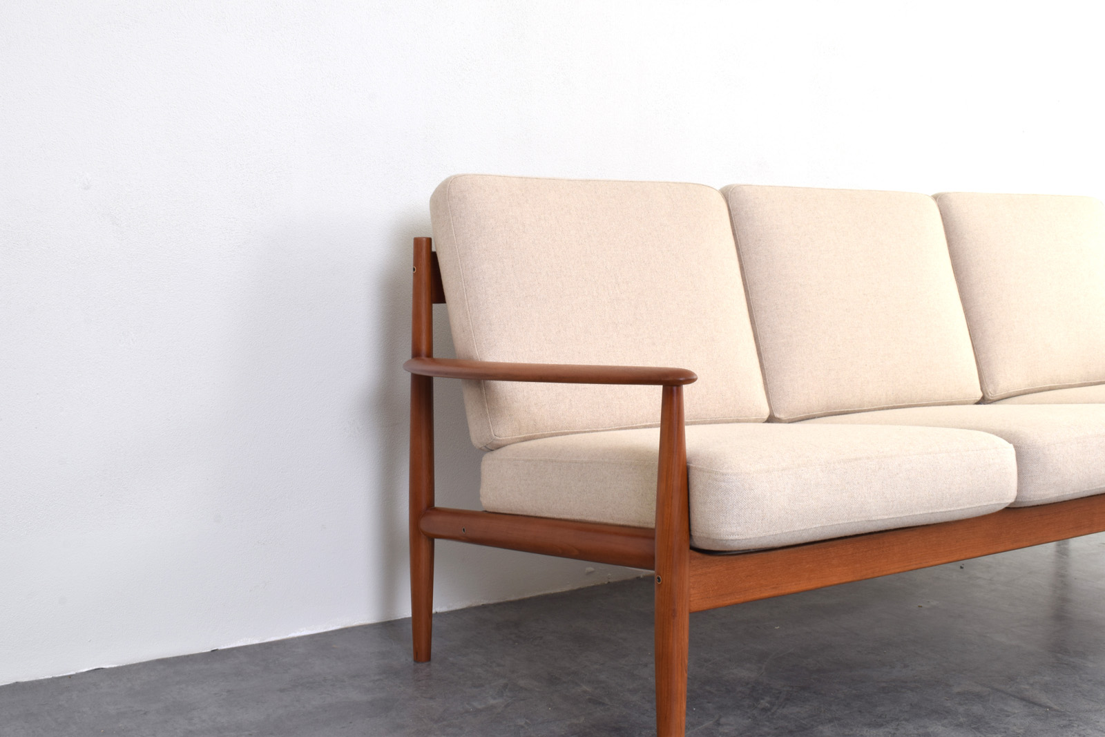 Skandynawska sofa tekowa proj. Grete Jalk, prod. France & Søn, Dania, lata 60